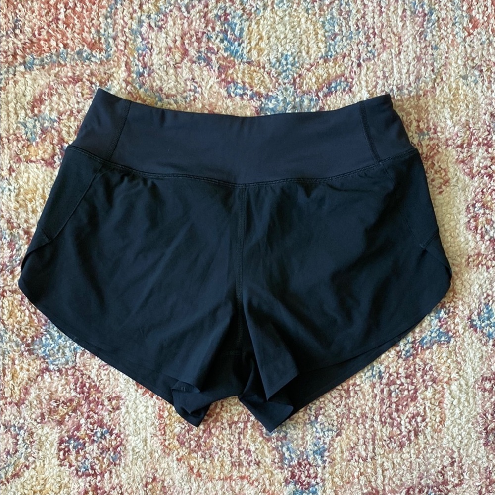 Athleta “run with it 3.5” short